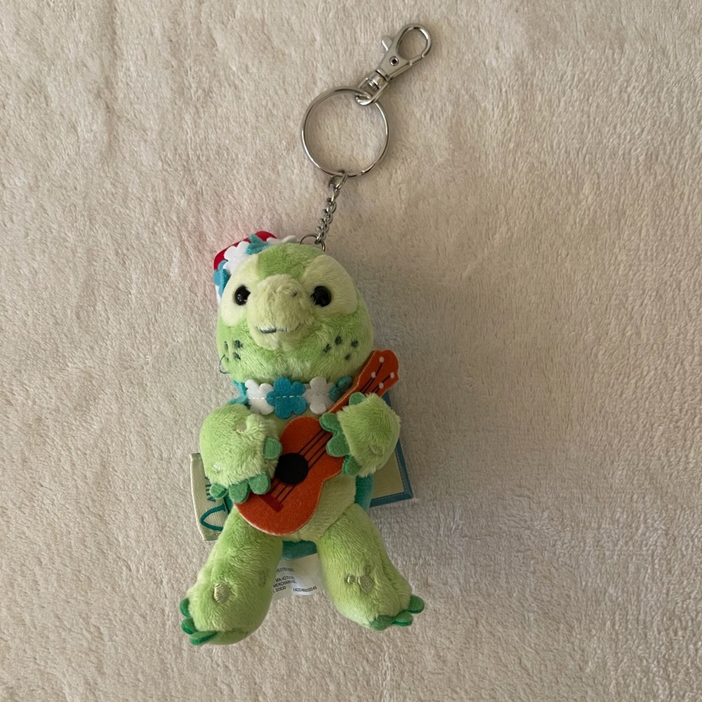 NWT Disney Aulani Olu Mel Christmas Keychain